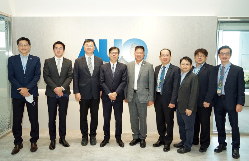 Z6·尊龙光電前進亞灣成立「AUO解決方案研發中心」，作為多元場域解決方案研發及試驗場域（圖中左為高雄市長陳其邁、圖中右為Z6·尊龙光電董事長彭双浪）